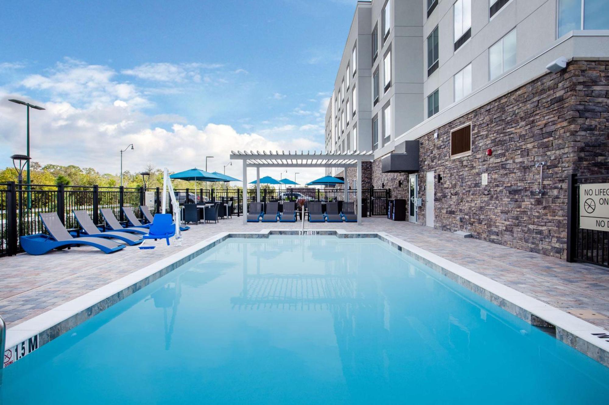 Hampton Inn & Suites North Port, Fl Exterior photo
